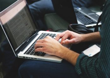 5 Tips For Pitching Your Blockchain Venture At A Conference