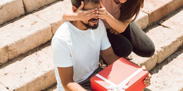 8 Unique Travel Gifts for Men