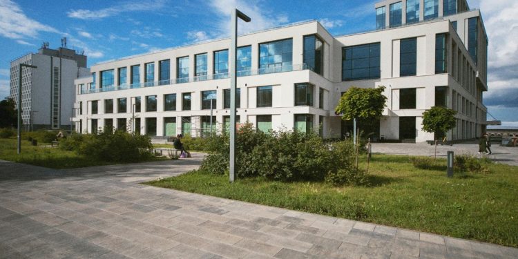 Selecting the Best Eavestrough Repair Company