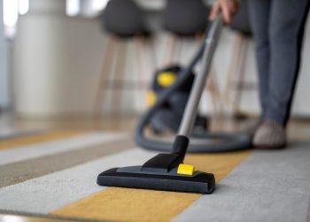 8 ADVANTAGES OF USING PROFESSIONAL CARPET CLEANING SERVICES