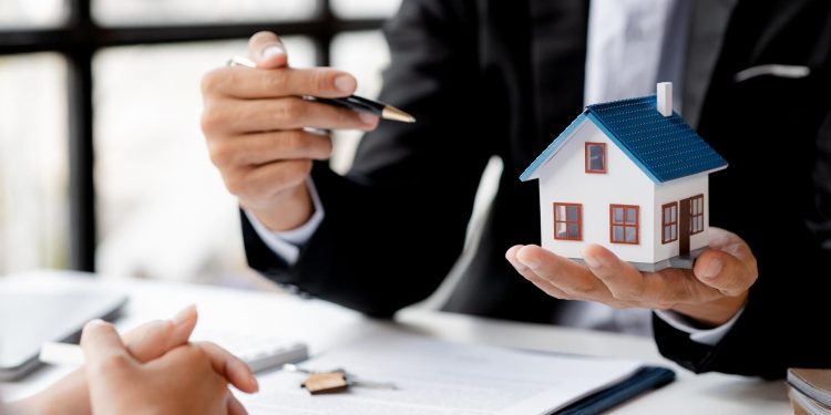 There are several things to keep in mind when selling a home. Here are some key points: