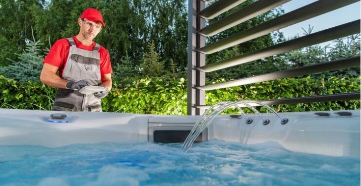 Pool Service: Maintaining the Cleanliness of Your Pool