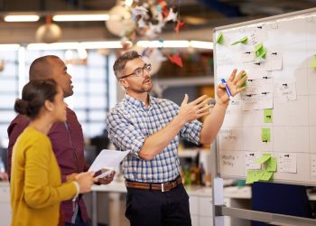 Striking the Balance: Optimising Your Deal Desk Process for Seamless Sales Operations