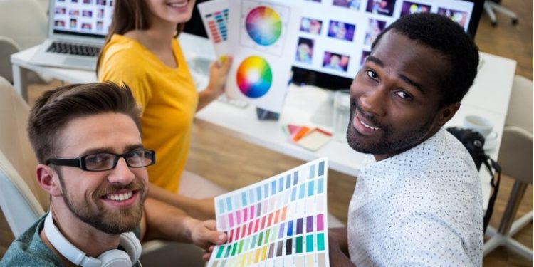 Graphic Design Online Courses: The role of a graphic designer