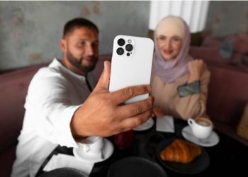 The Best iPhone 15 Wallet Cases for Women