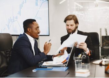 Forex vs. Stock Market: A Comparative Analysis for Investors