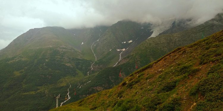 Meteorological Department announces issue 14: cold, strong winds, mountain tops 4 degrees, monsoon continues to fall.