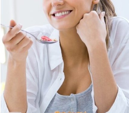 Crunchy and Irresistible: Homemade Cinnamon Nutmeg Granola Recipe