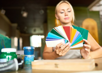 Choosing the Perfect House Colors to Complement a Roof