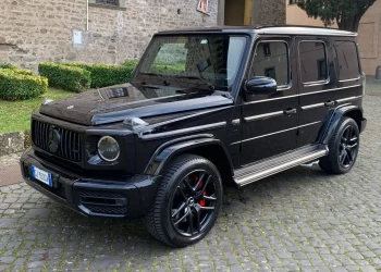 Making the choice to rent a luxury car in Milan: comparison of a Range Rover Autobiography, a Mercedes G63 AMG, and a Mercedes GLS63 AMG