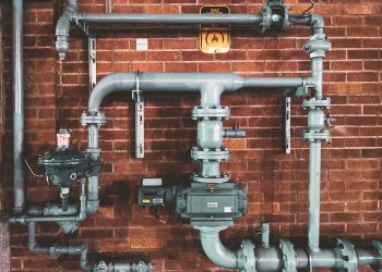 How Do You Fix Low Water Pressure with Plumbing Services in Kaufman?