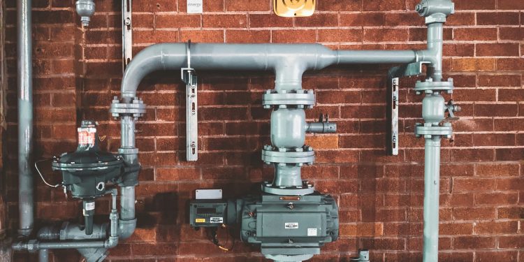 How Do You Fix Low Water Pressure with Plumbing Services in Kaufman?