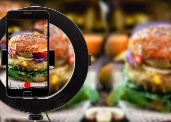 From Plate to Page: Mastering Food and Drink PR Campaigns