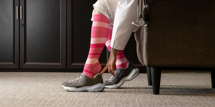 Boost Your Health and Performance with Compression Socks: A Comprehensive Guide