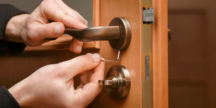 The Benefits of Hiring a Professional Locksmith for Car Key Replacement in Boynton Beach