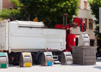 What Are the Benefits of Choosing a 15 yd Dumpster Rental?