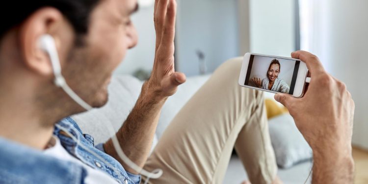 How Random Video Chat is Revolutionizing Online Social Interaction