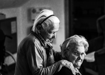 Top Safety Devices for Seniors Living Alone [Updated 2024]