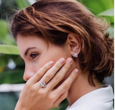 The Timeless Elegance of 1 Carat Diamond Earrings: A Comprehensive Guide