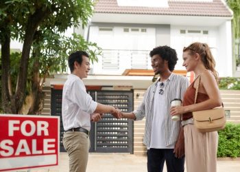 Is a Condo Near the BTS/MRT Right for You? What to Know Before Buying or Renting