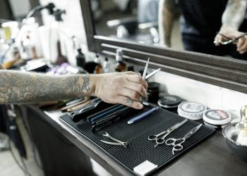 From Bookings to Billing: The Role of AI in Modern Barber Shop Management Software