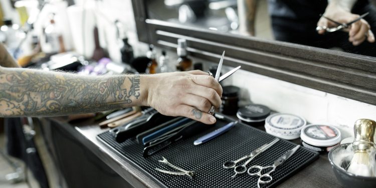 From Bookings to Billing: The Role of AI in Modern Barber Shop Management Software
