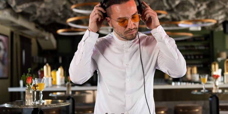 The Ultimate Guide to Booking a DJ in Los Angeles for Your Next Big Event