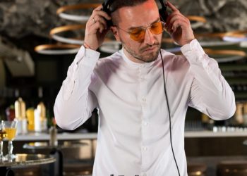 The Ultimate Guide to Booking a DJ in Los Angeles for Your Next Big Event