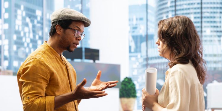 AI Voice Agents Vs. Chatbots: How To Choose The Best One For Your Business