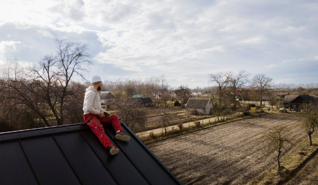 The Best Time of Year to Replace Your Roof: Factors to Consider